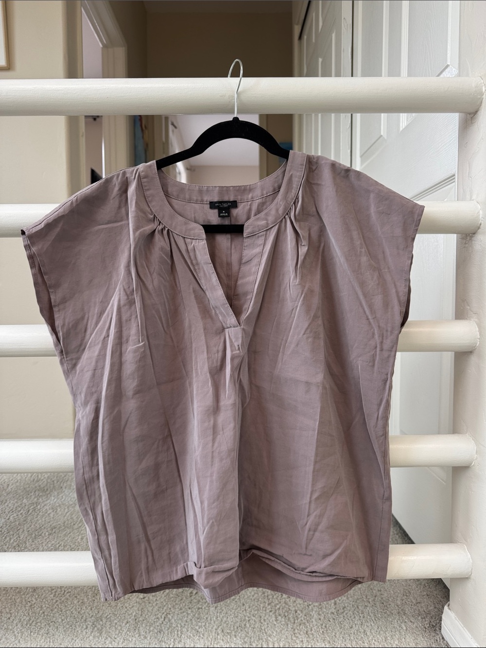 🍁 Ann Taylor Taupe Split V-Neck Pleated Cap Sleeve Blouse